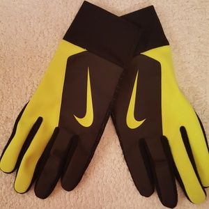 SOLD Nike extreme training 2.0 gloves